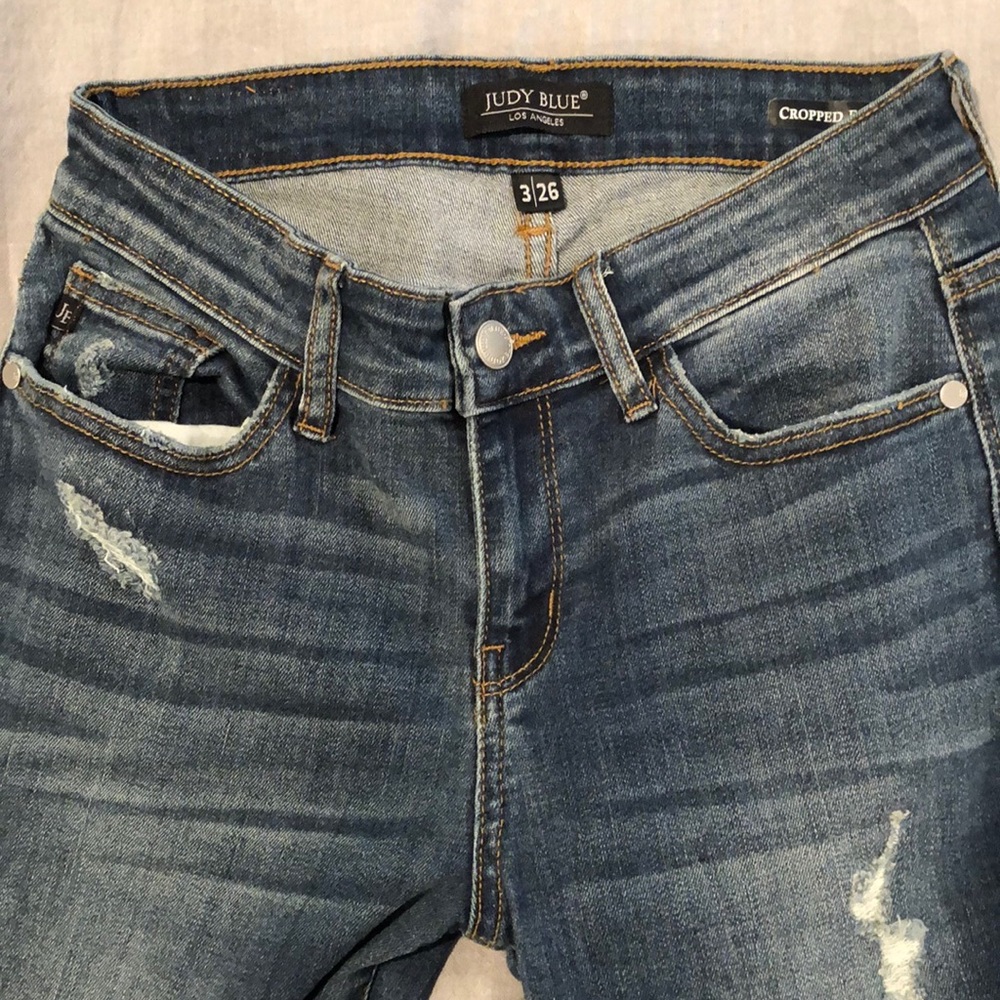 NWOT Judy Blue Jeans cropped fit sz 3/26